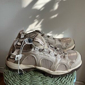 Salomon women's contagrip hiking Sandals Shoes (Size 9 W)